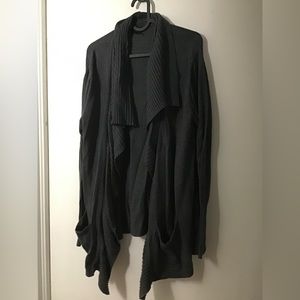 Long pocketed cardigan